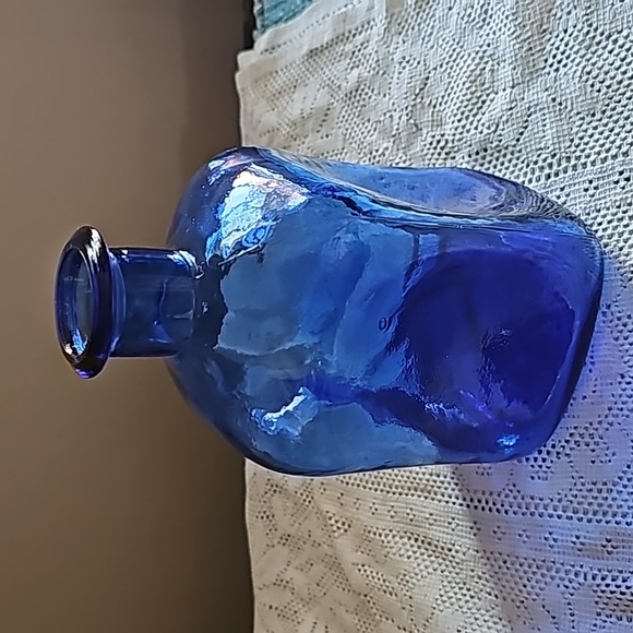 Royal Blue Glass Vase - Picture 2 of 6